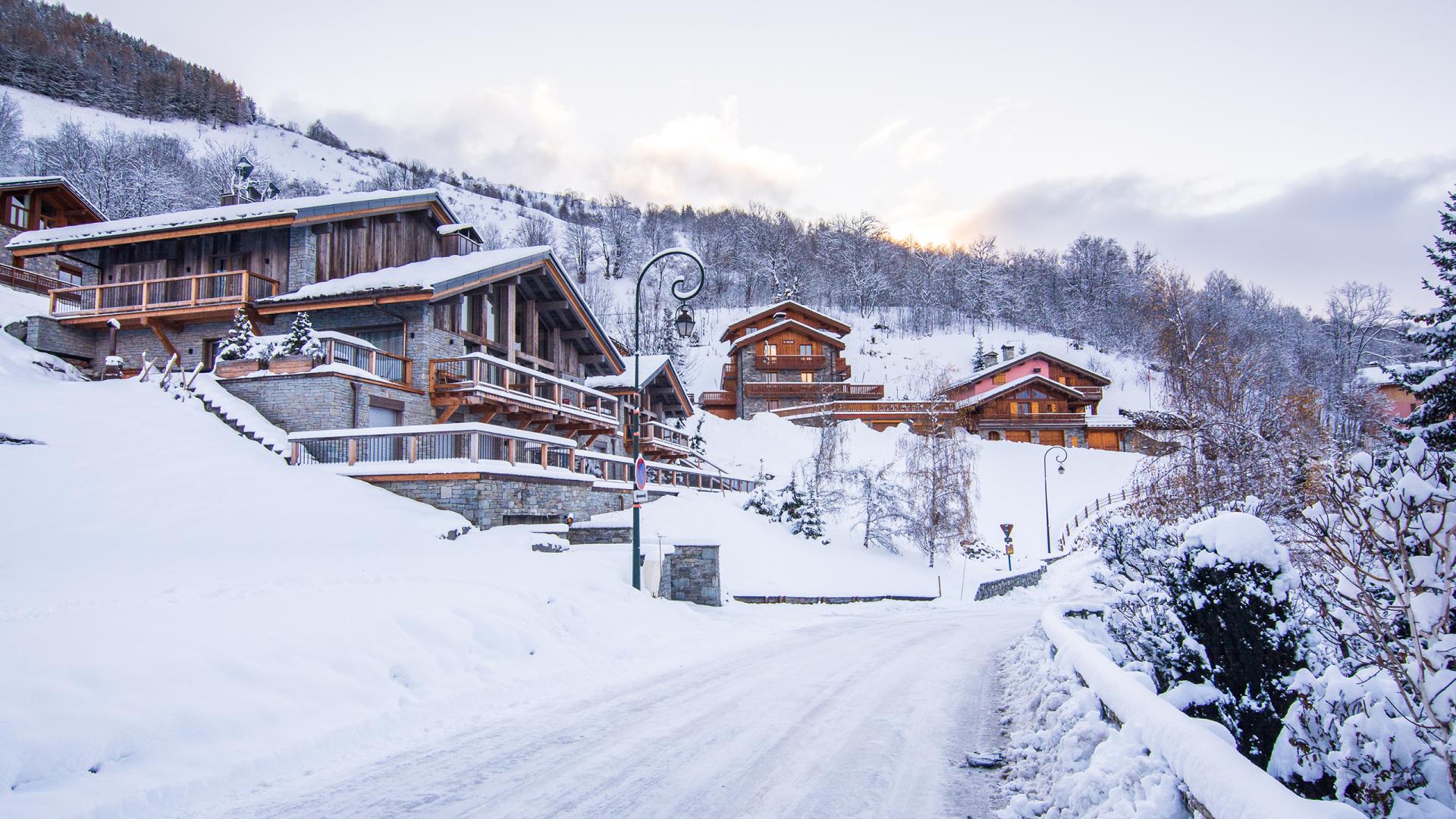 Conseils pour conduire sur une route de montagne en hiver